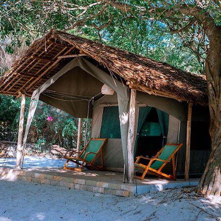 다르에스살람 Mikadi Beach Camp & Backpackers 호스텔 외부 사진