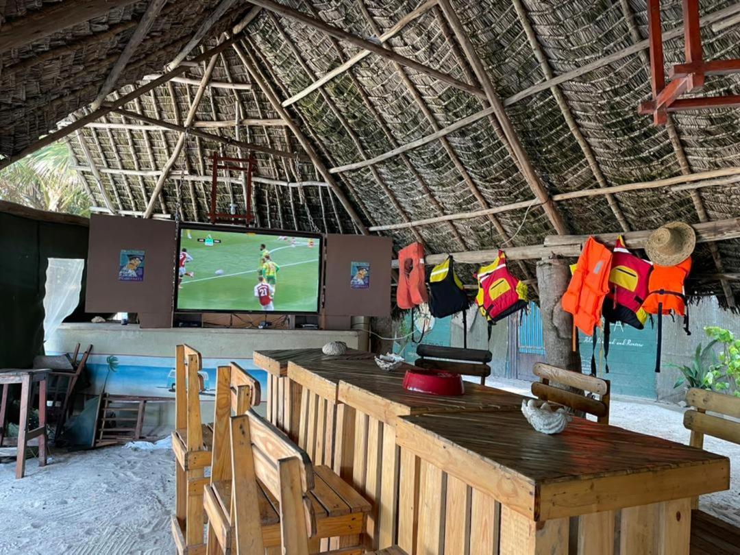 다르에스살람 Mikadi Beach Camp & Backpackers 호스텔 외부 사진